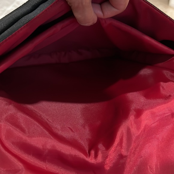 Used Belkin Bags | Laptop | color: Black /Red | - Picture 4 of 9